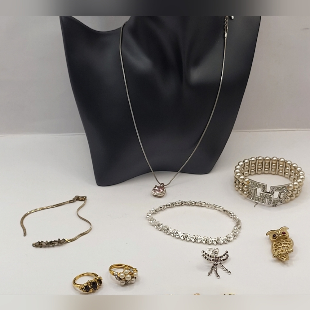 Vintage Avon Jewelry Lot Necklaces, Rings, Bracelets, Brooches Mixed Metals SEE